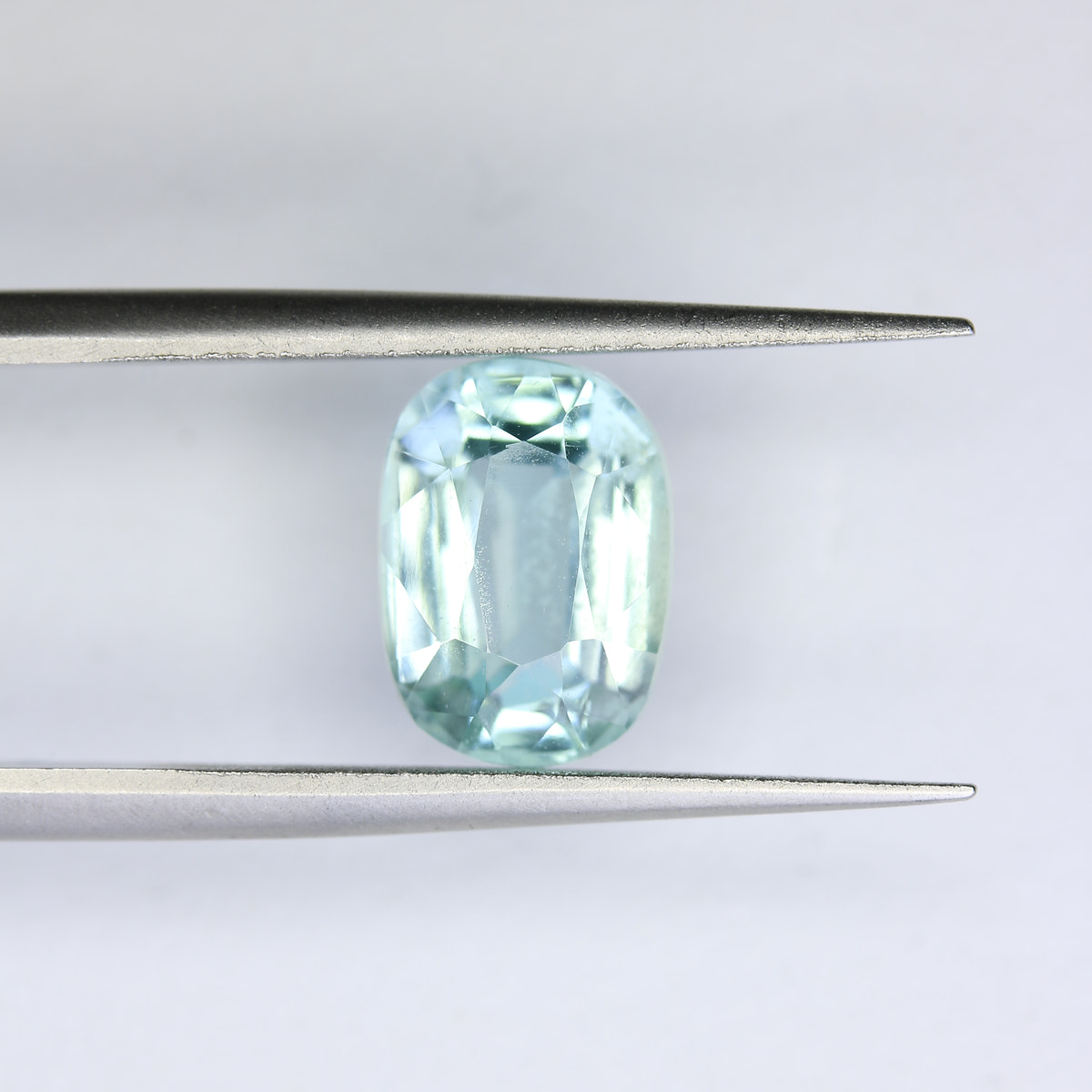 4ct Kunzite Green (Hiddenite) - alternate view 2