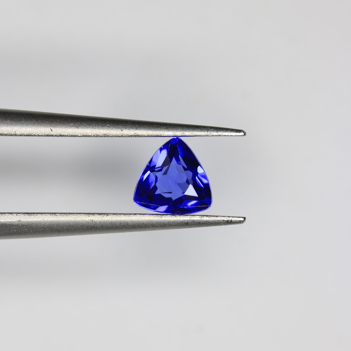 Tanzanite gemstone - Tan 0011 - Photo 01 [RTG-TAN-0010-CER-0011-REPLACEMENT-V1 D8CA10B159863E0F]
