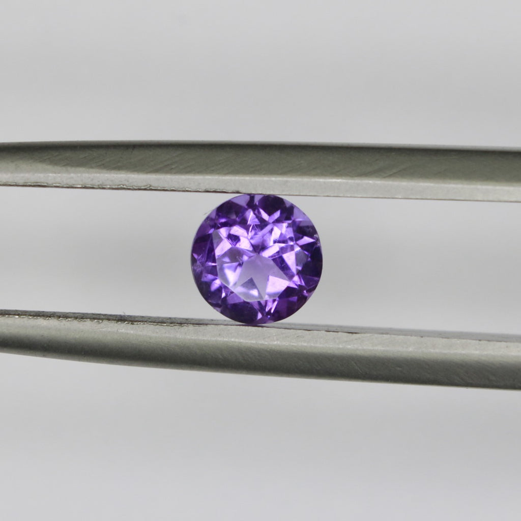 0.5ct faceted Amethyst gemstone - alternate view 2
