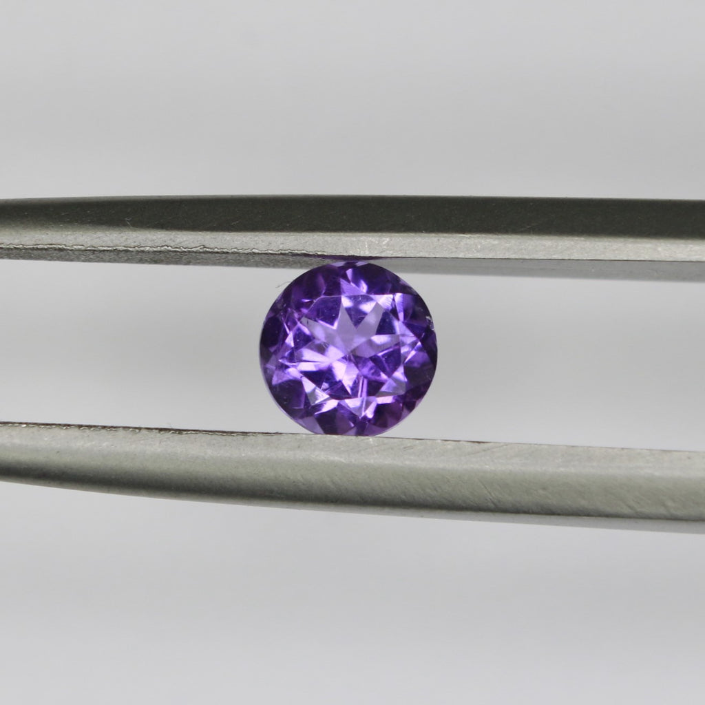 0.5ct faceted Amethyst gemstone - alternate view 3