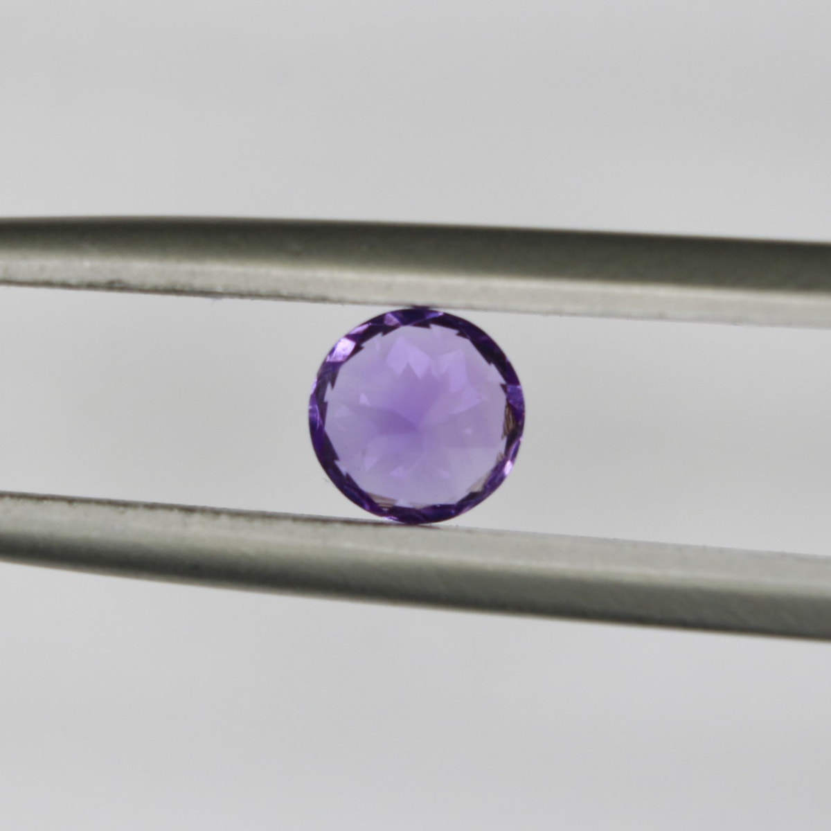 0.5ct faceted Amethyst gemstone - alternate view 4