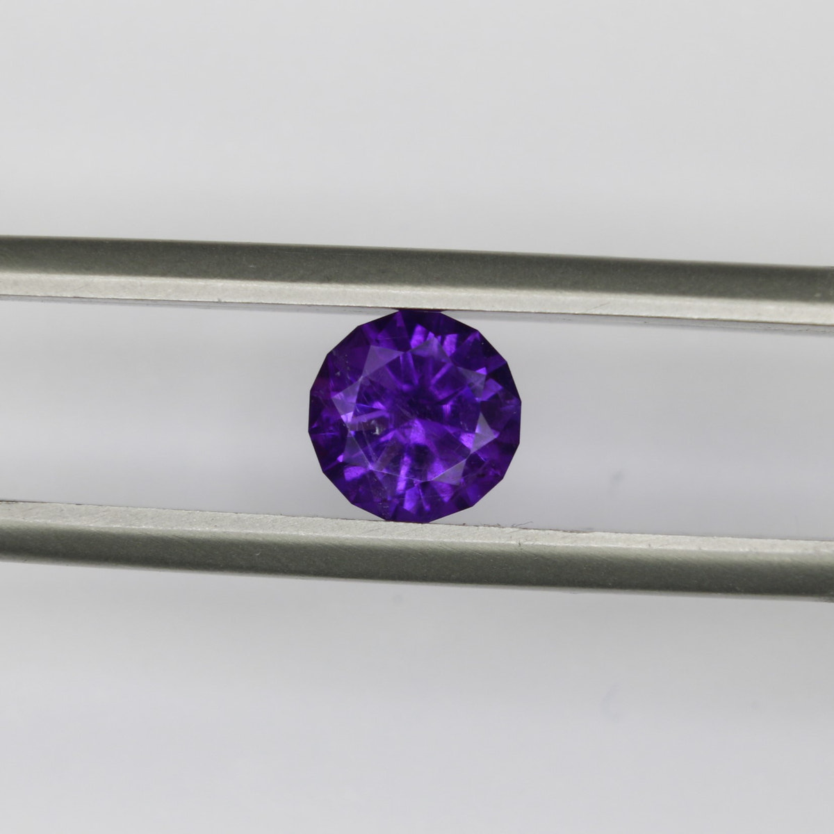 0.89ct faceted Amethyst gemstone - alternate view 2