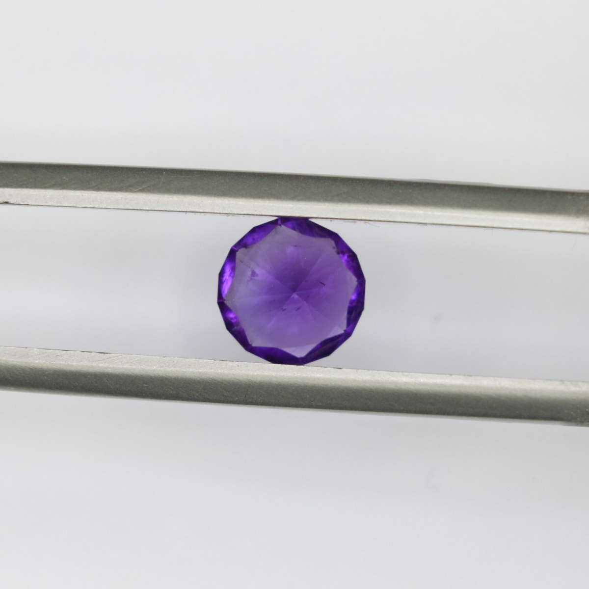 0.89ct faceted Amethyst gemstone - alternate view 4