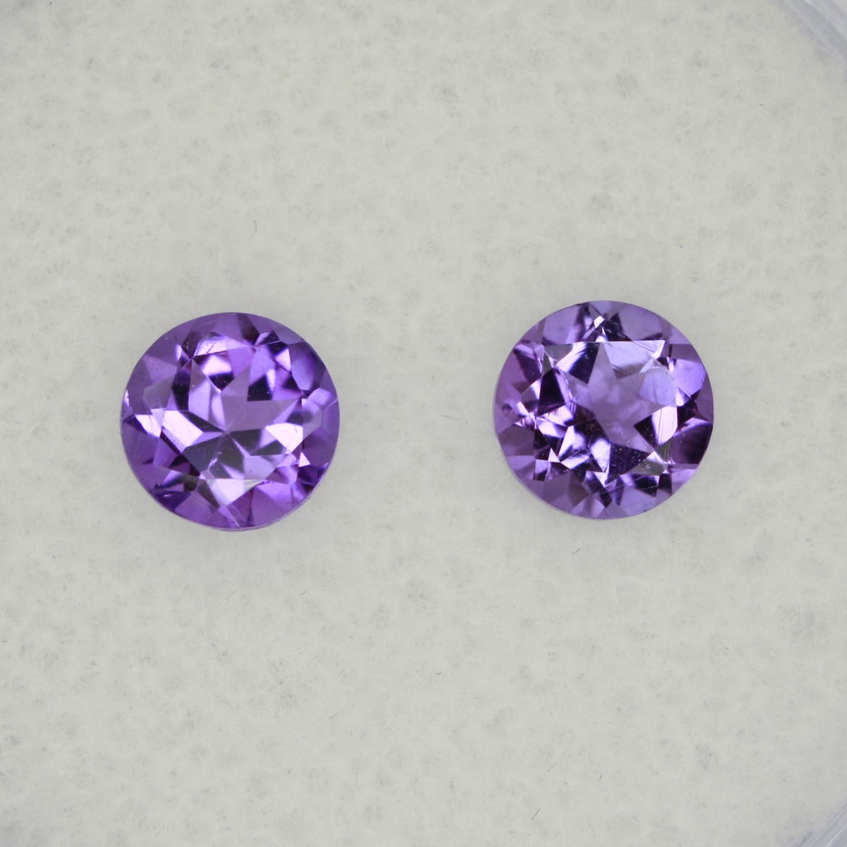 0.98ct faceted Amethyst gemstone - alternate view 3