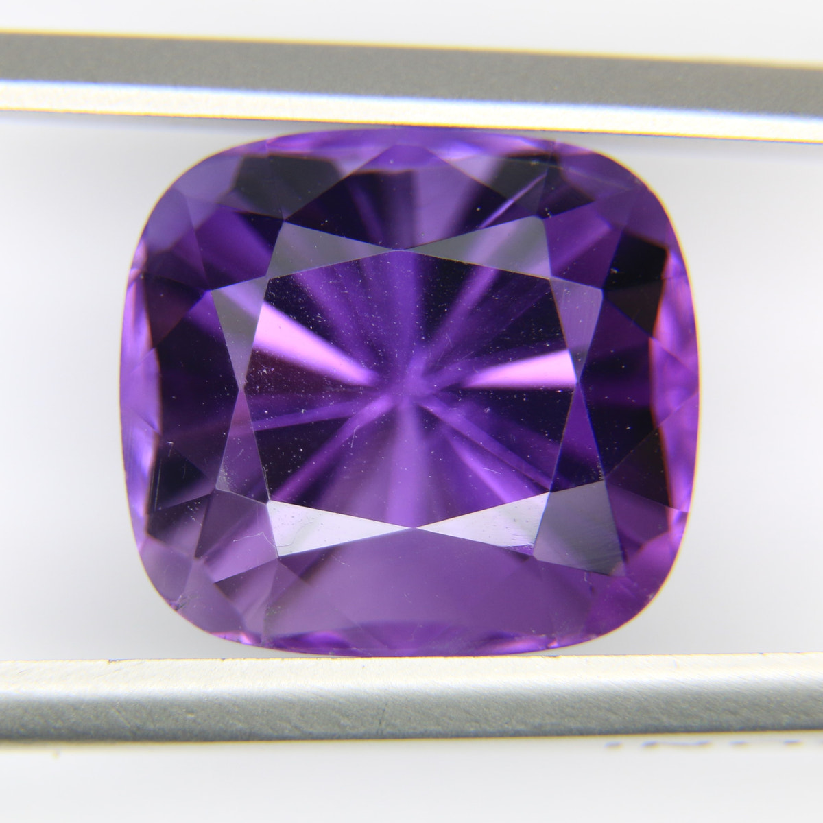 10ct faceted Amethyst gemstone