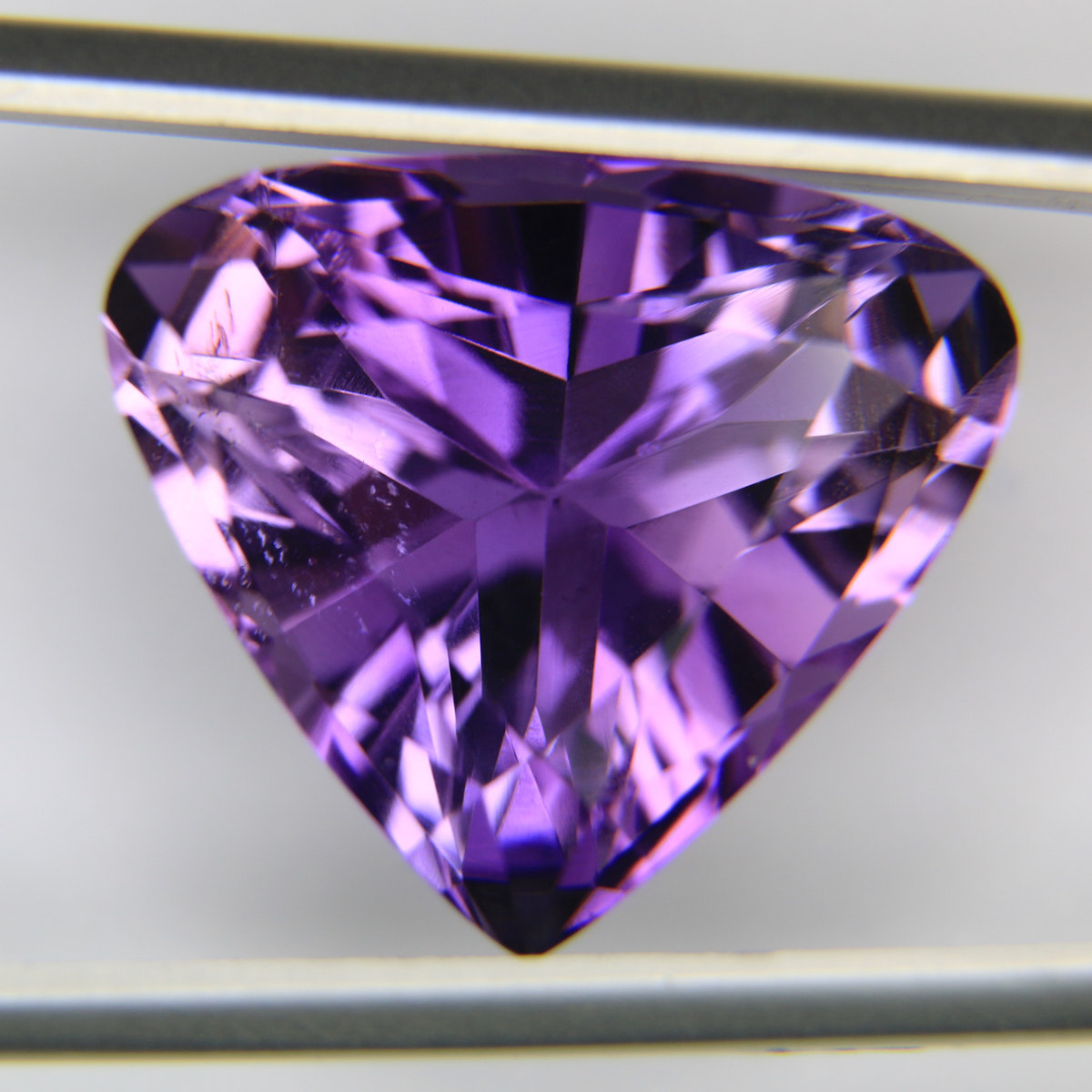 13.6ct faceted Amethyst gemstone - alternate view 3