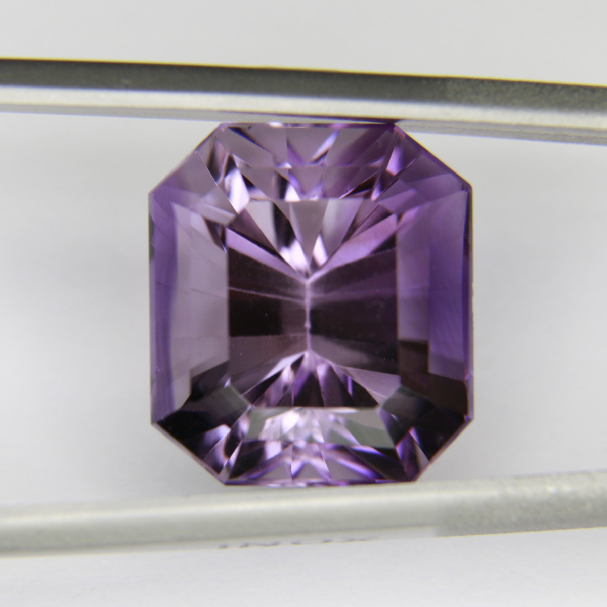 13.8ct faceted Amethyst gemstone - alternate view 2