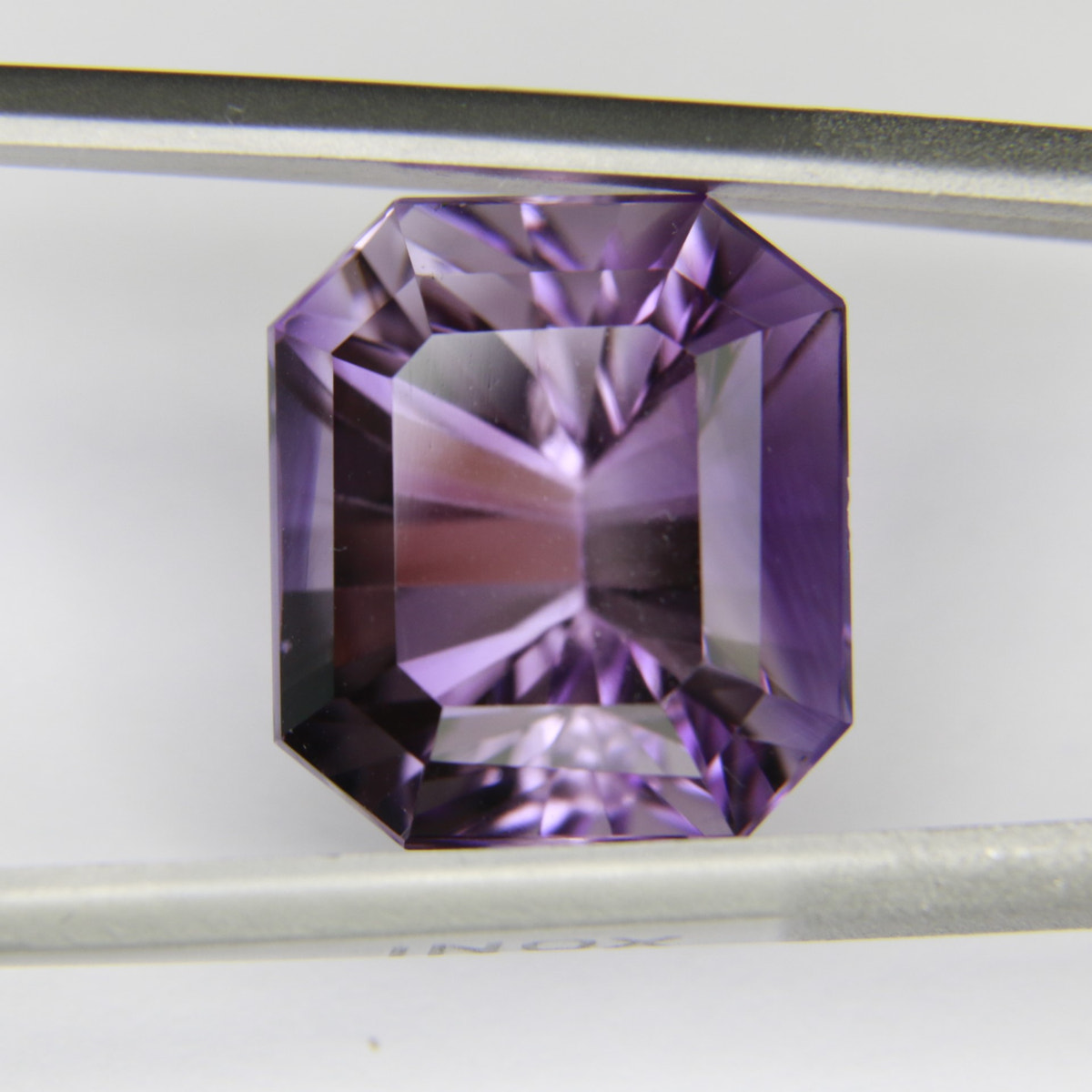 13.8ct faceted Amethyst gemstone - alternate view 3