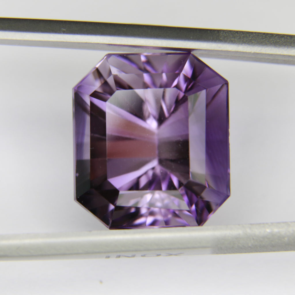 13.8ct faceted Amethyst gemstone - alternate view 3