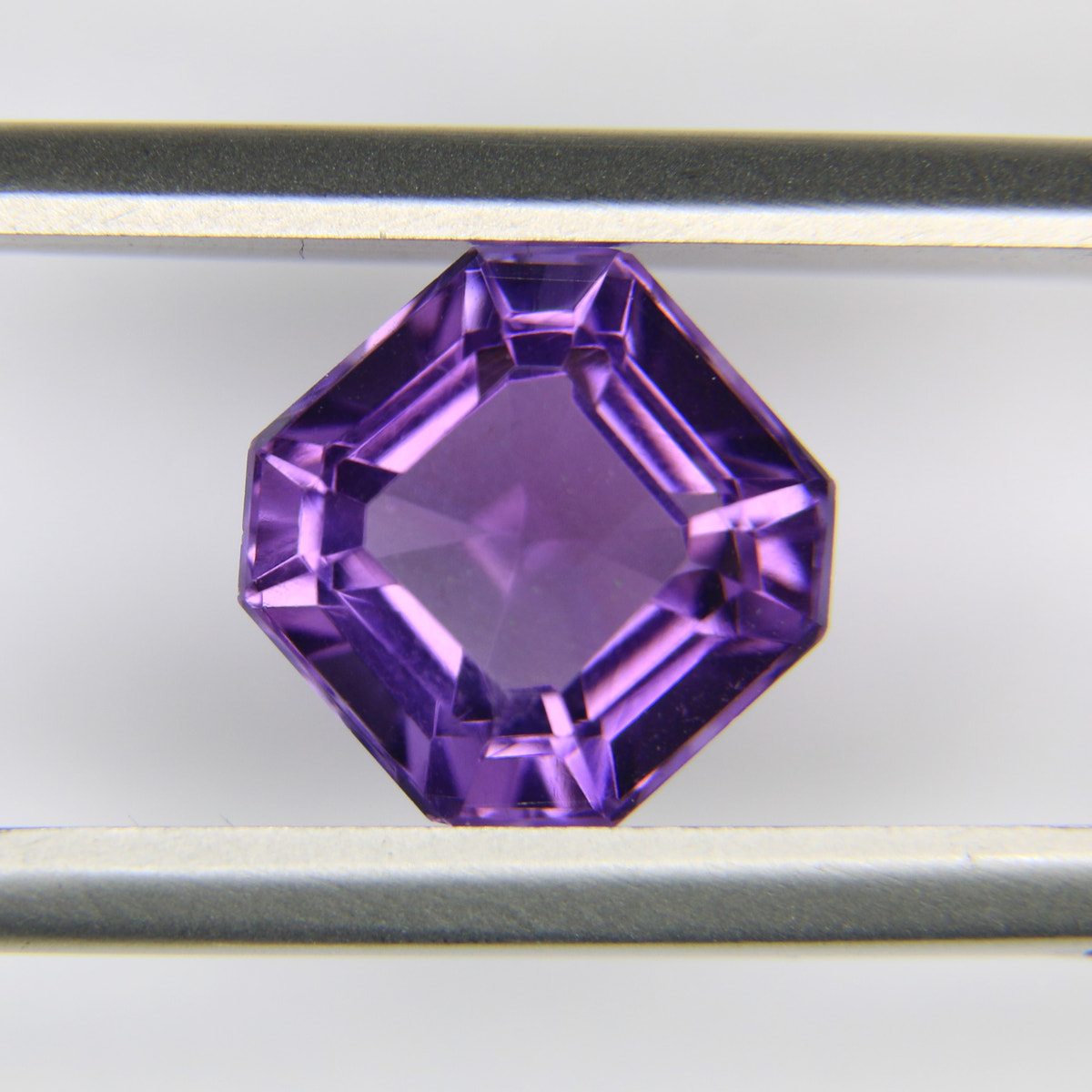 2.95ct faceted Amethyst gemstone - alternate view 2
