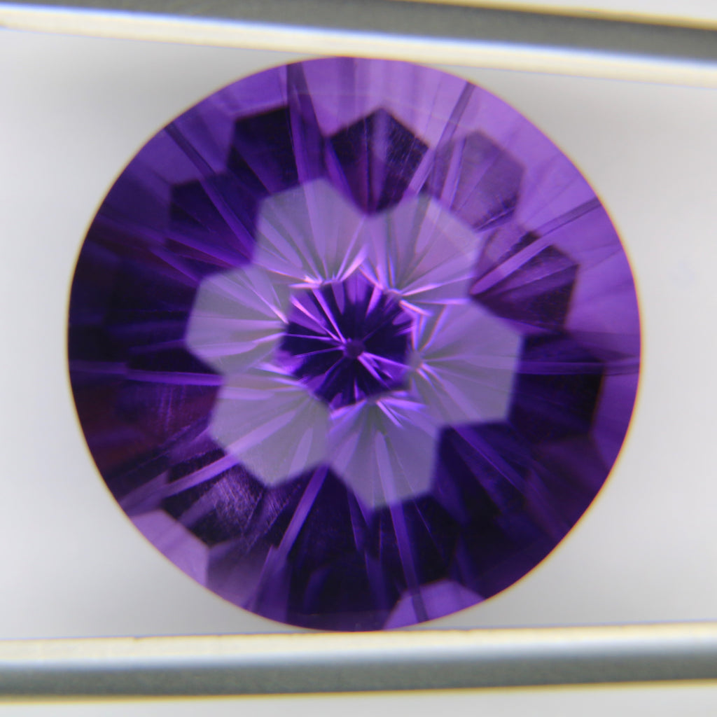 20ct faceted Amethyst gemstone - alternate view 3