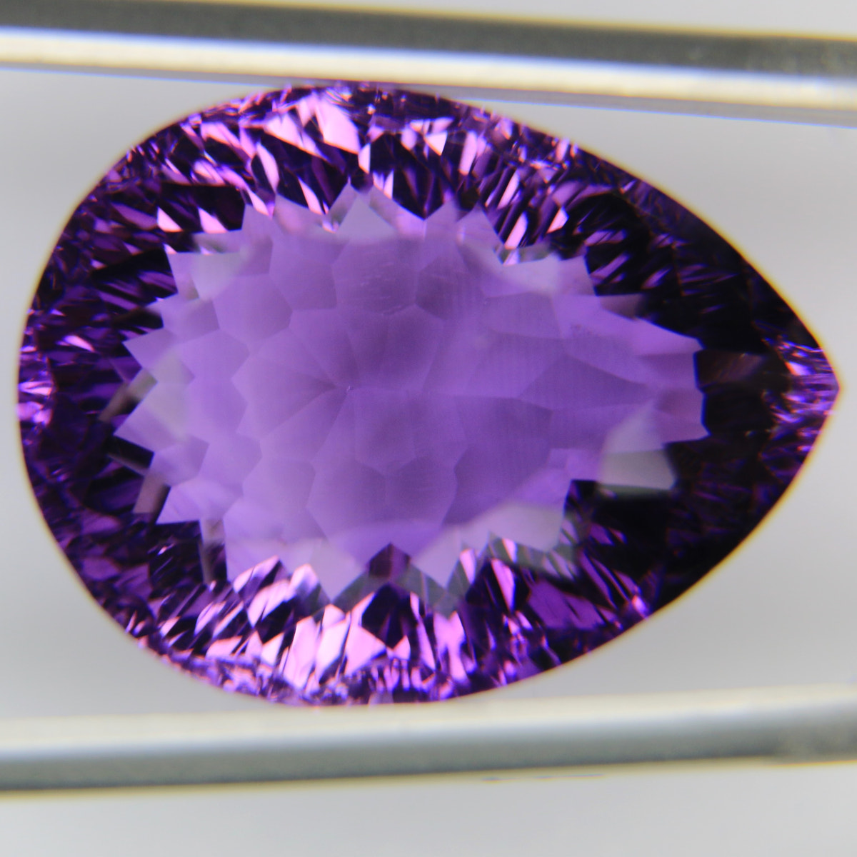 21.26ct faceted Amethyst gemstone - alternate view 3