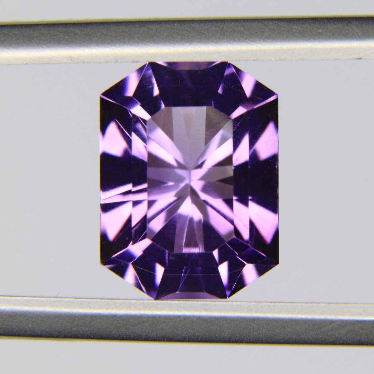 3.2ct faceted Amethyst gemstone - alternate view 2