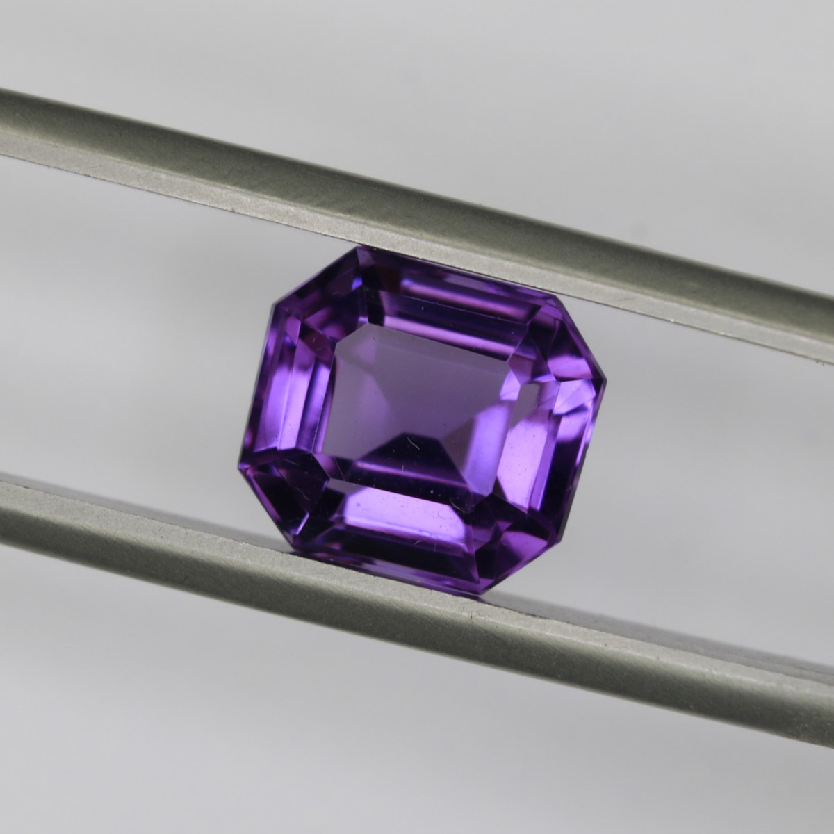 3.78ct faceted Amethyst gemstone - alternate view 2
