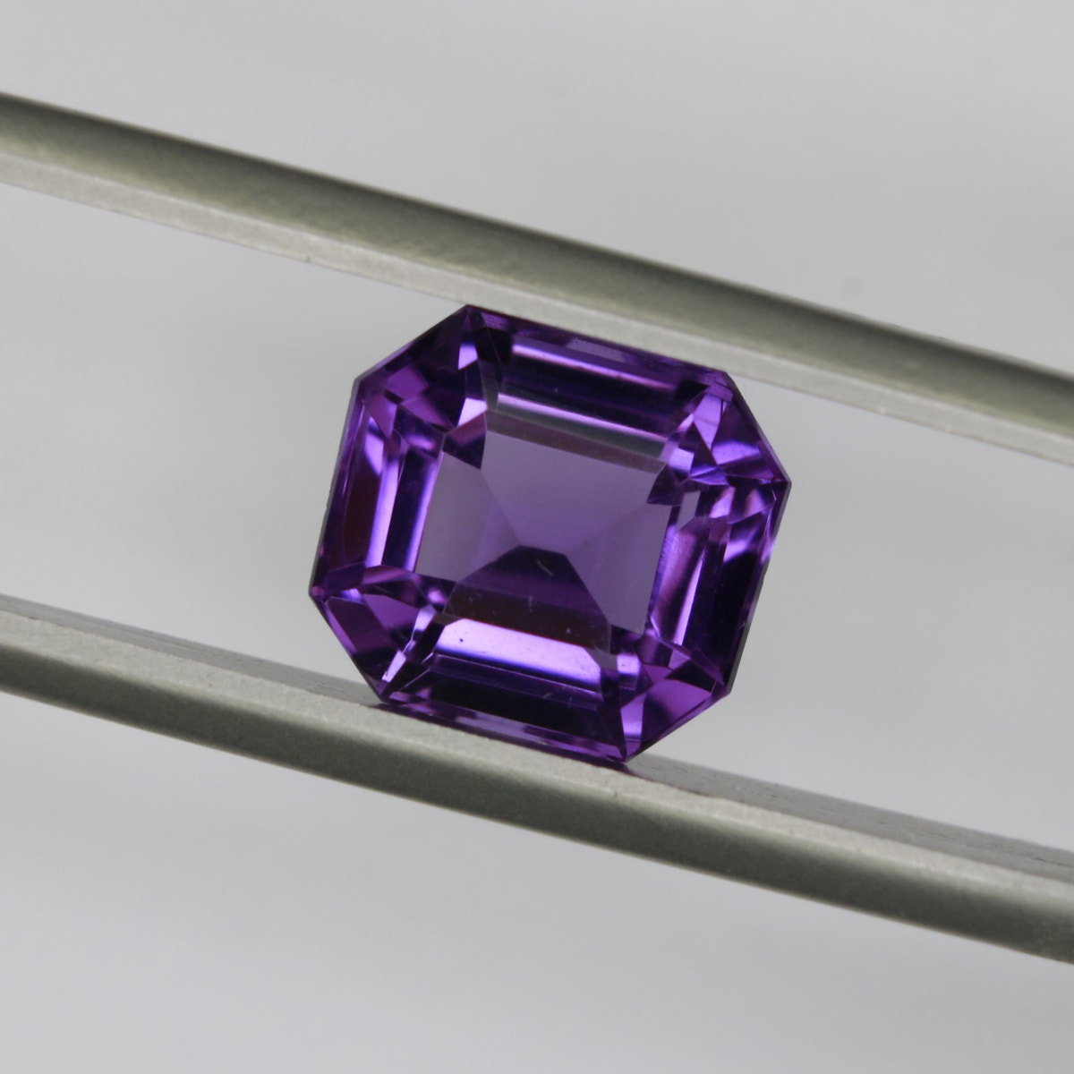 3.78ct faceted Amethyst gemstone - alternate view 3