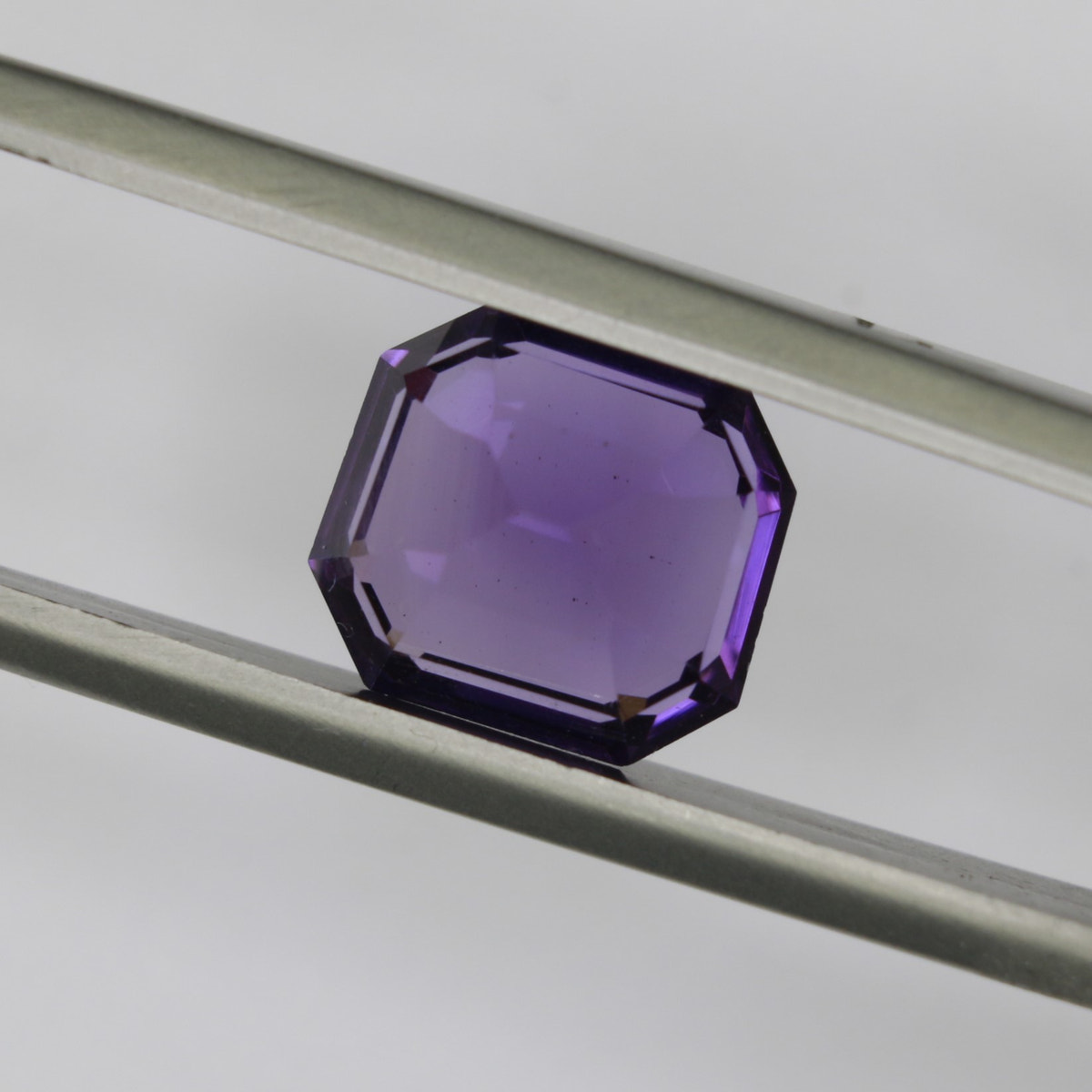 3.78ct faceted Amethyst gemstone - alternate view 4