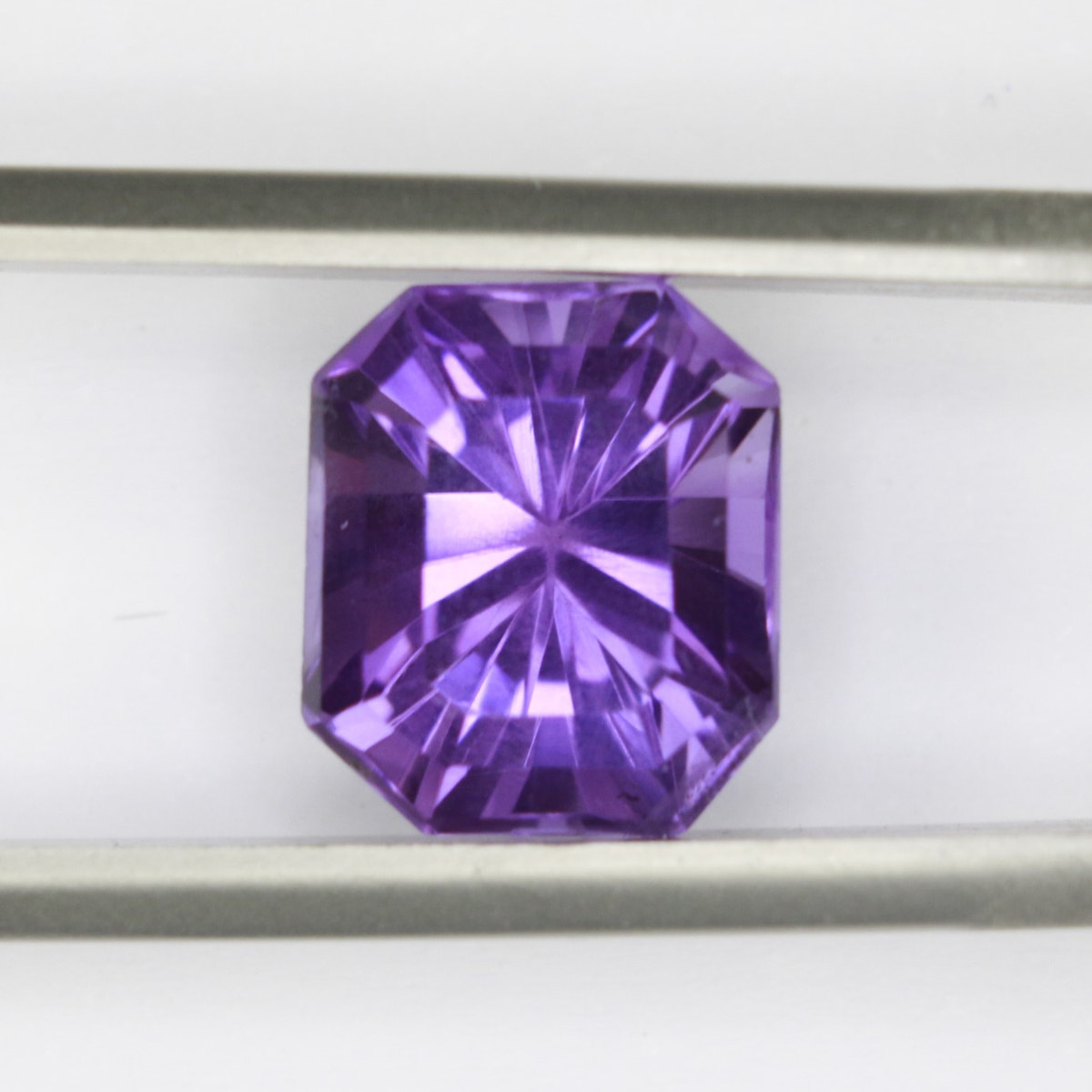 3.89ct faceted Amethyst gemstone - alternate view 2