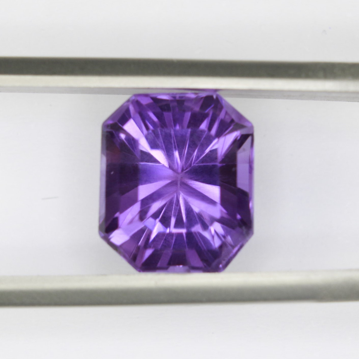 3.89ct faceted Amethyst gemstone - alternate view 3