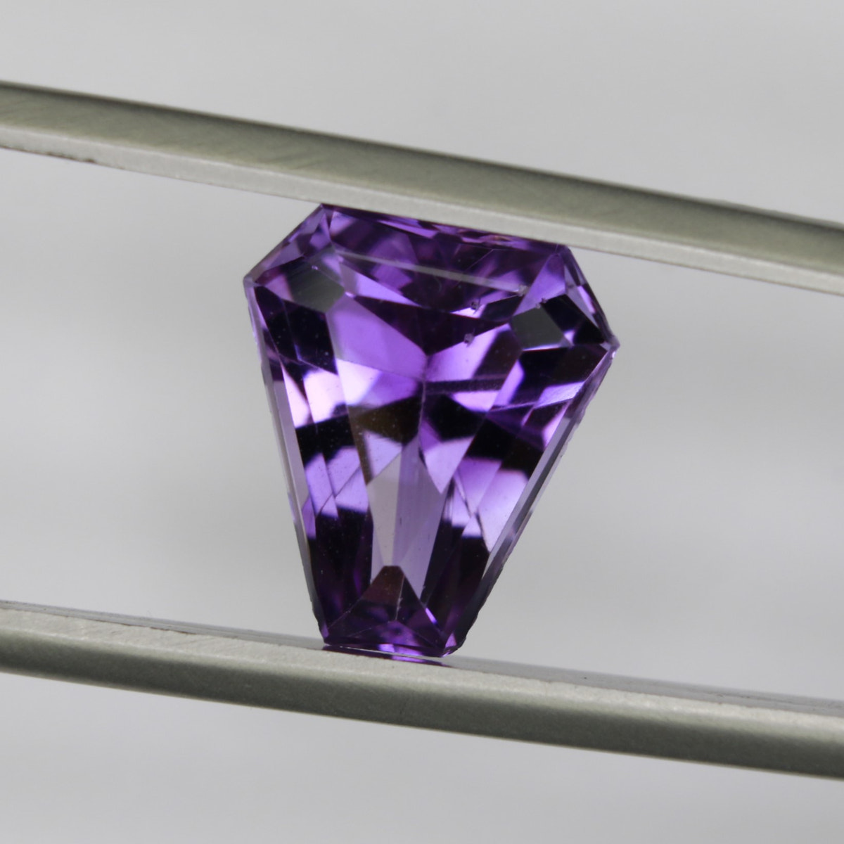 4.15ct faceted Amethyst gemstone - alternate view 3
