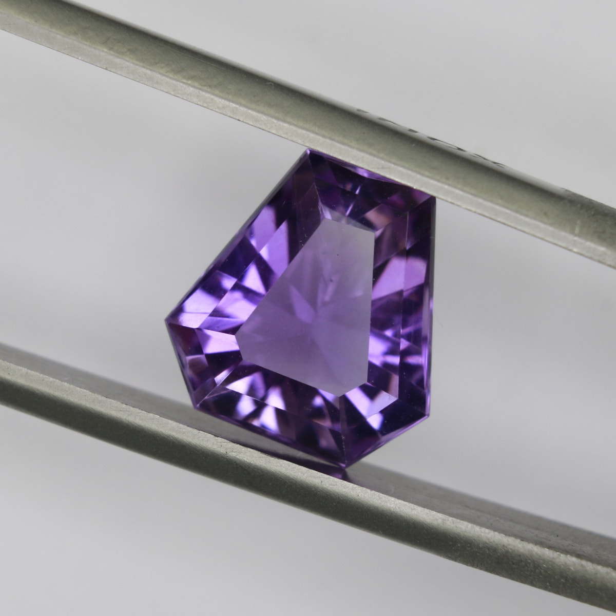 4.31ct faceted Amethyst gemstone - alternate view 3