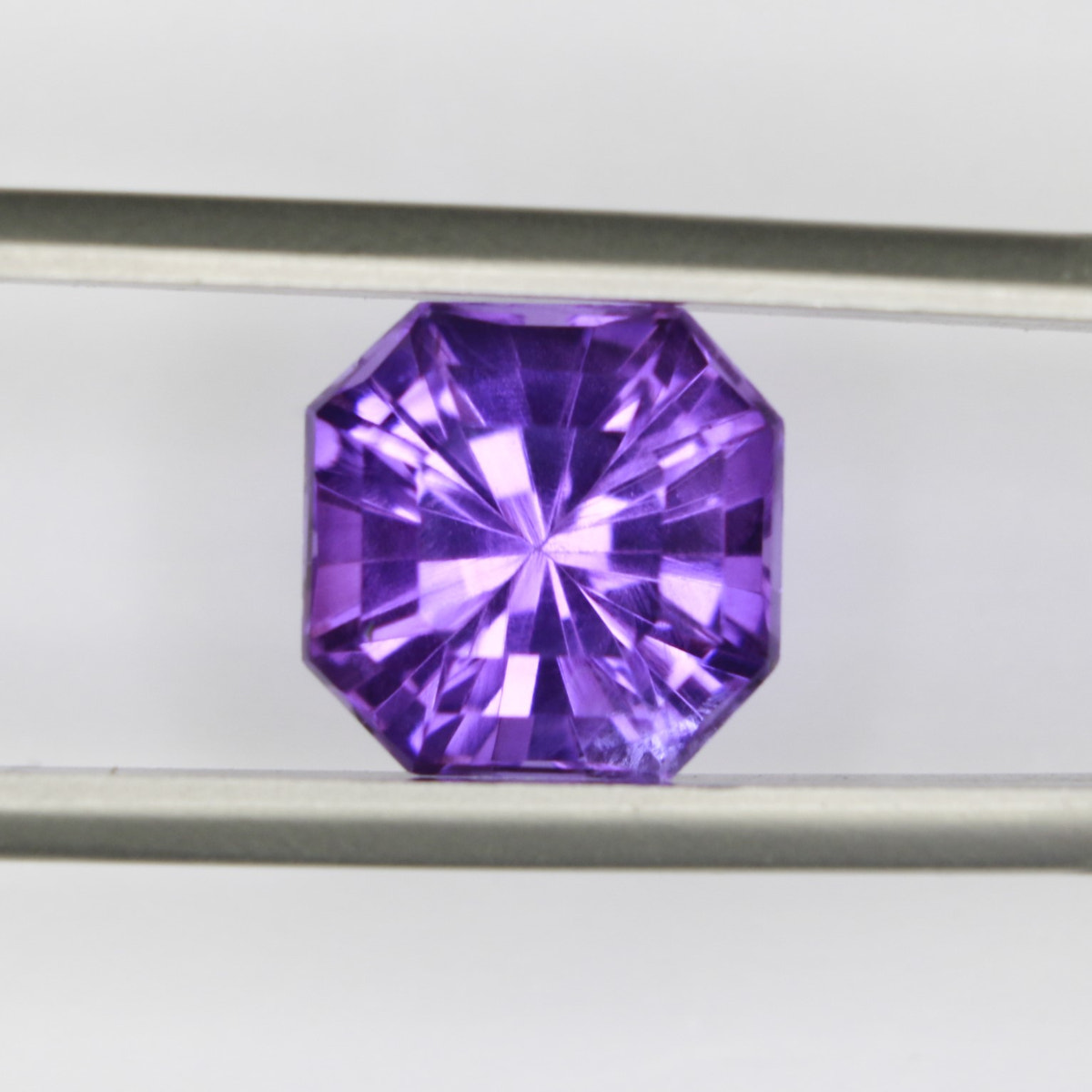 4.31ct faceted Amethyst gemstone - alternate view 2