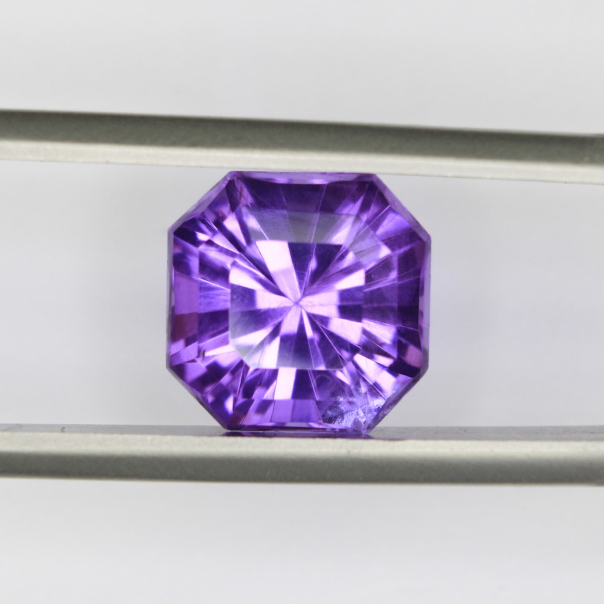 4.31ct faceted Amethyst gemstone - alternate view 3
