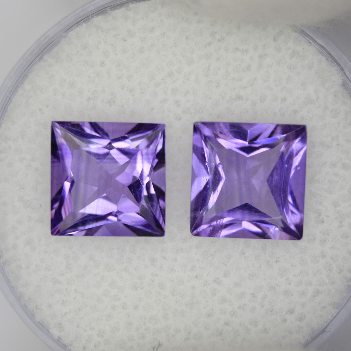 4.33ct faceted Amethyst gemstone - alternate view 3