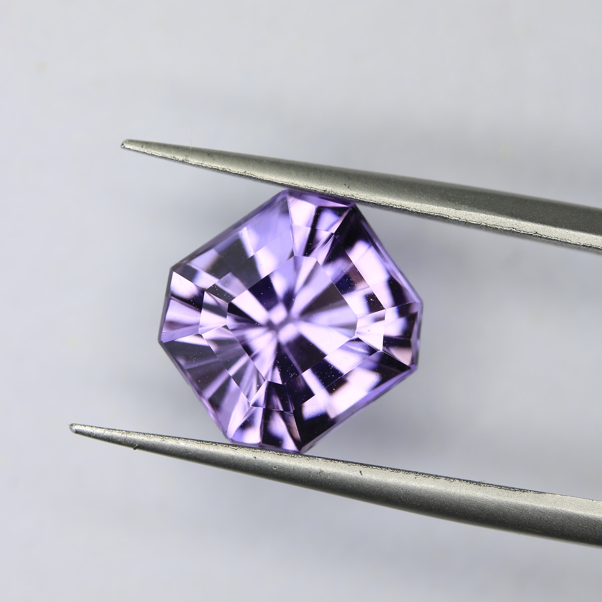 4.34ct faceted Amethyst gemstone - alternate view 2