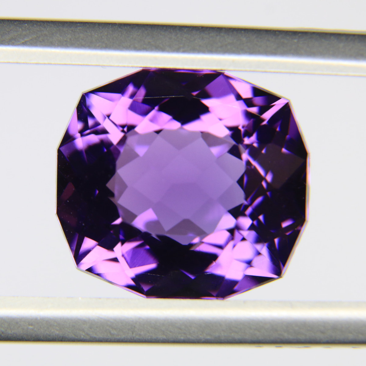 4.48ct faceted Amethyst gemstone - alternate view 2