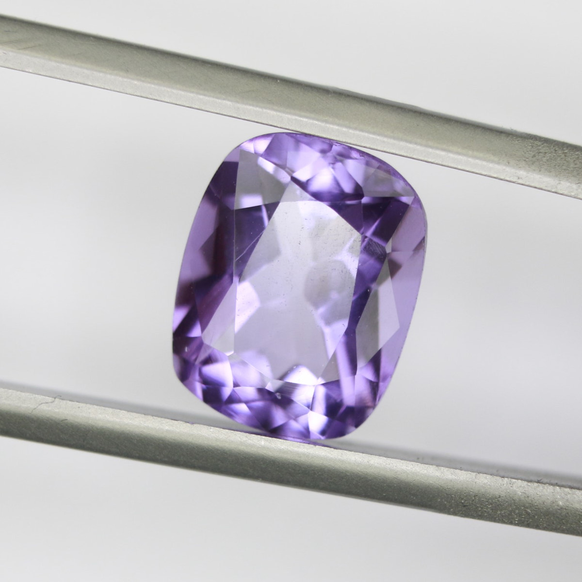 4.5ct faceted Amethyst gemstone - alternate view 3