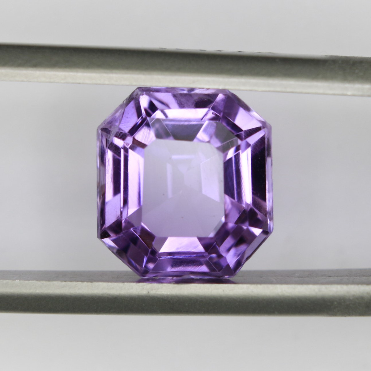 4.5ct faceted Amethyst gemstone - alternate view 2