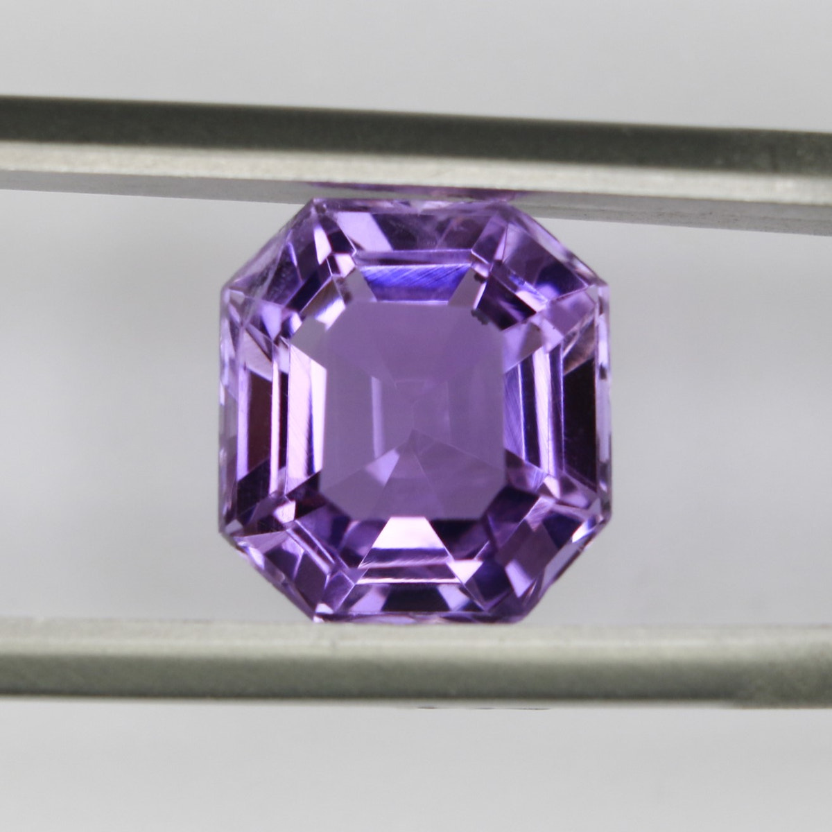4.5ct faceted Amethyst gemstone - alternate view 3