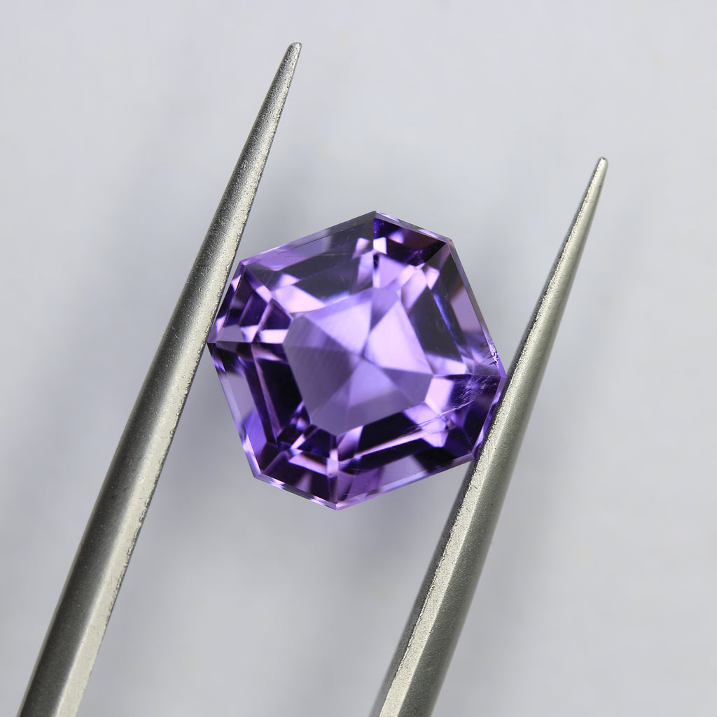 4.96ct faceted Amethyst gemstone - alternate view 2
