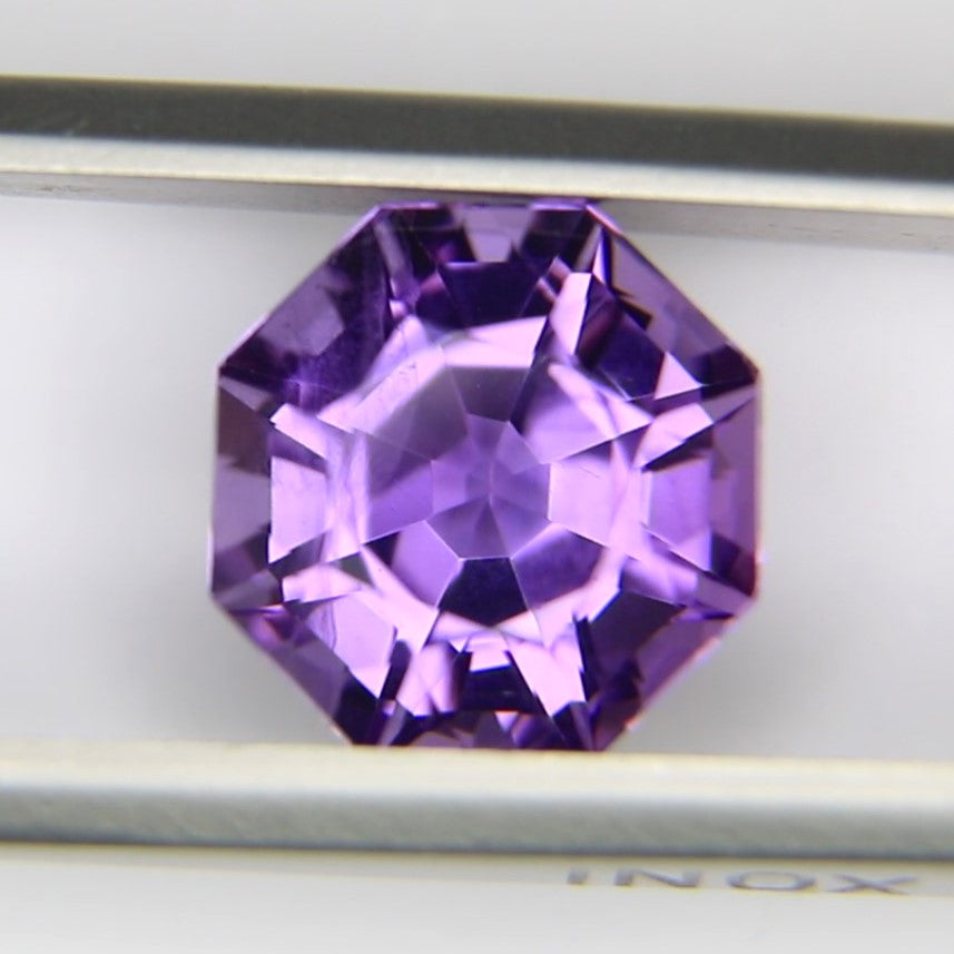 5.26ct faceted Amethyst gemstone - alternate view 2
