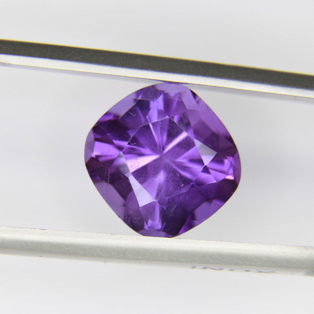 5.34ct faceted Amethyst gemstone - alternate view 3