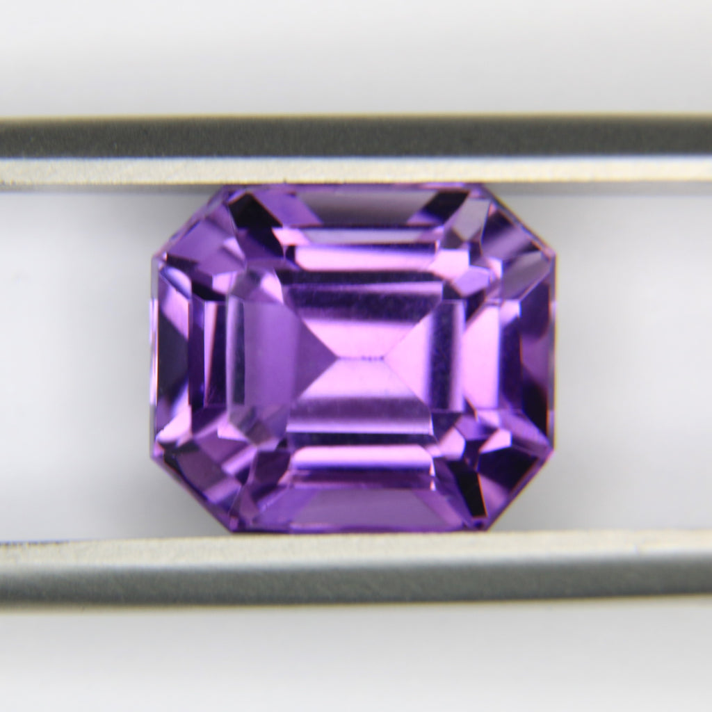 5.4ct faceted Amethyst gemstone - alternate view 3