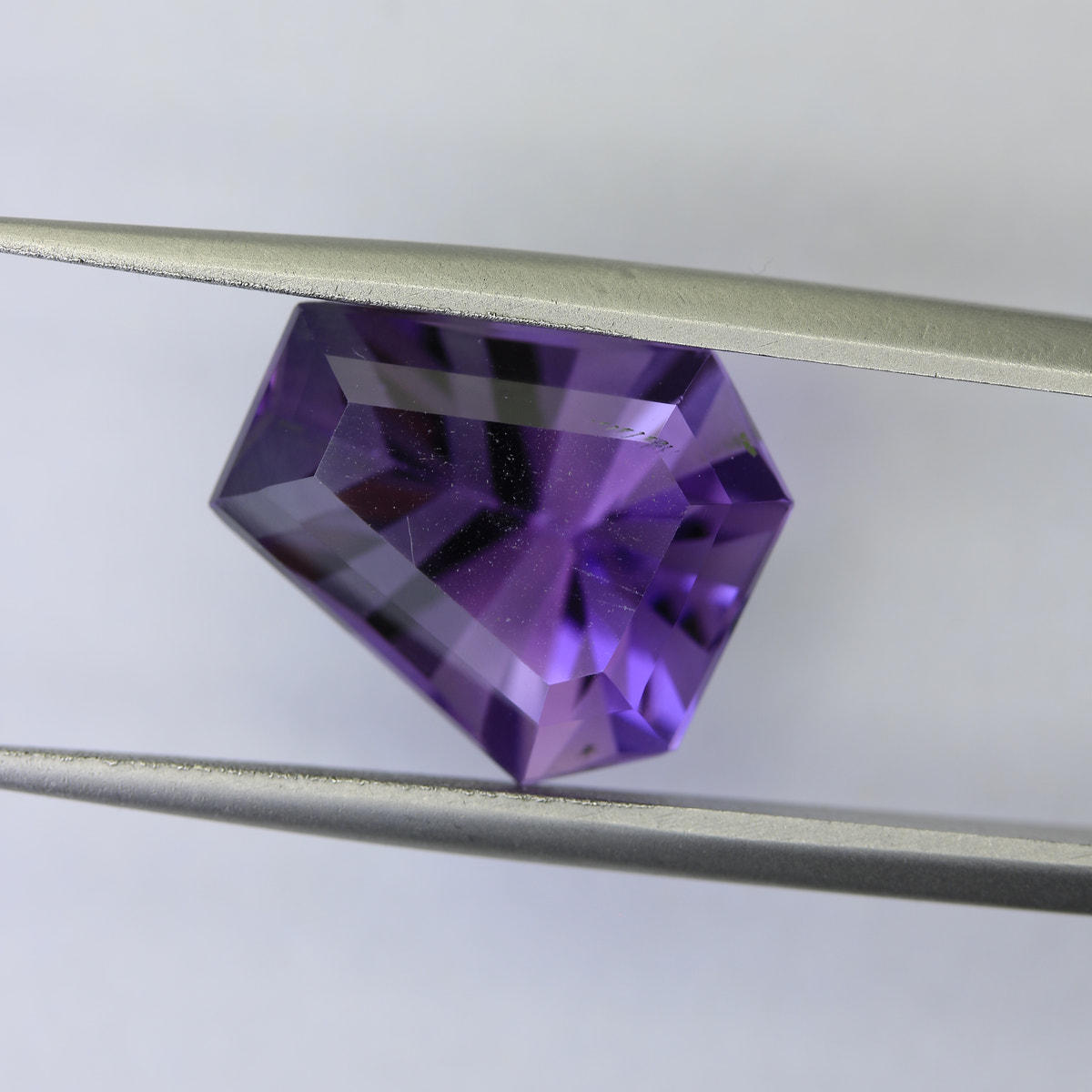 6.53ct faceted Amethyst gemstone - alternate view 2