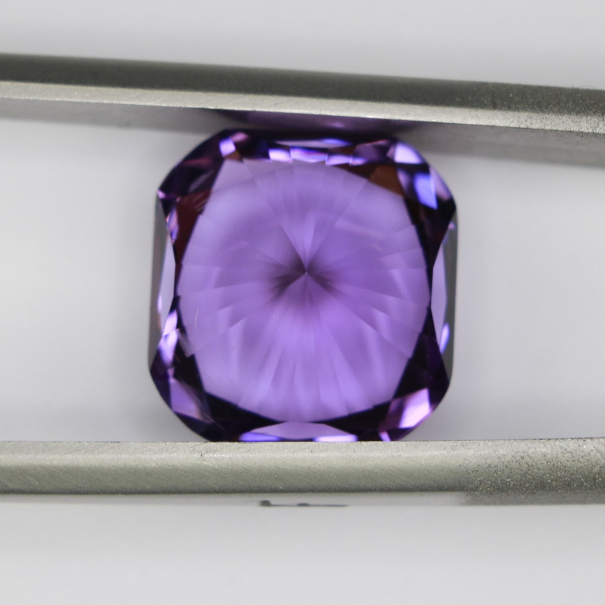 6.87ct faceted Amethyst gemstone - alternate view 3