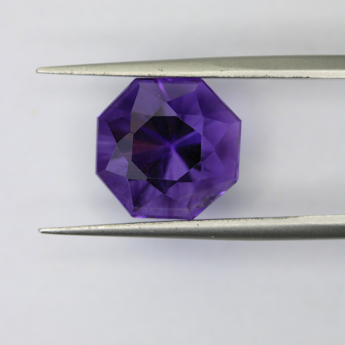 6.91ct faceted Amethyst gemstone - alternate view 2