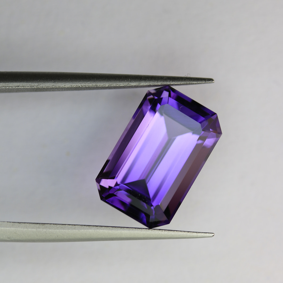 6ct faceted Amethyst gemstone - alternate view 2