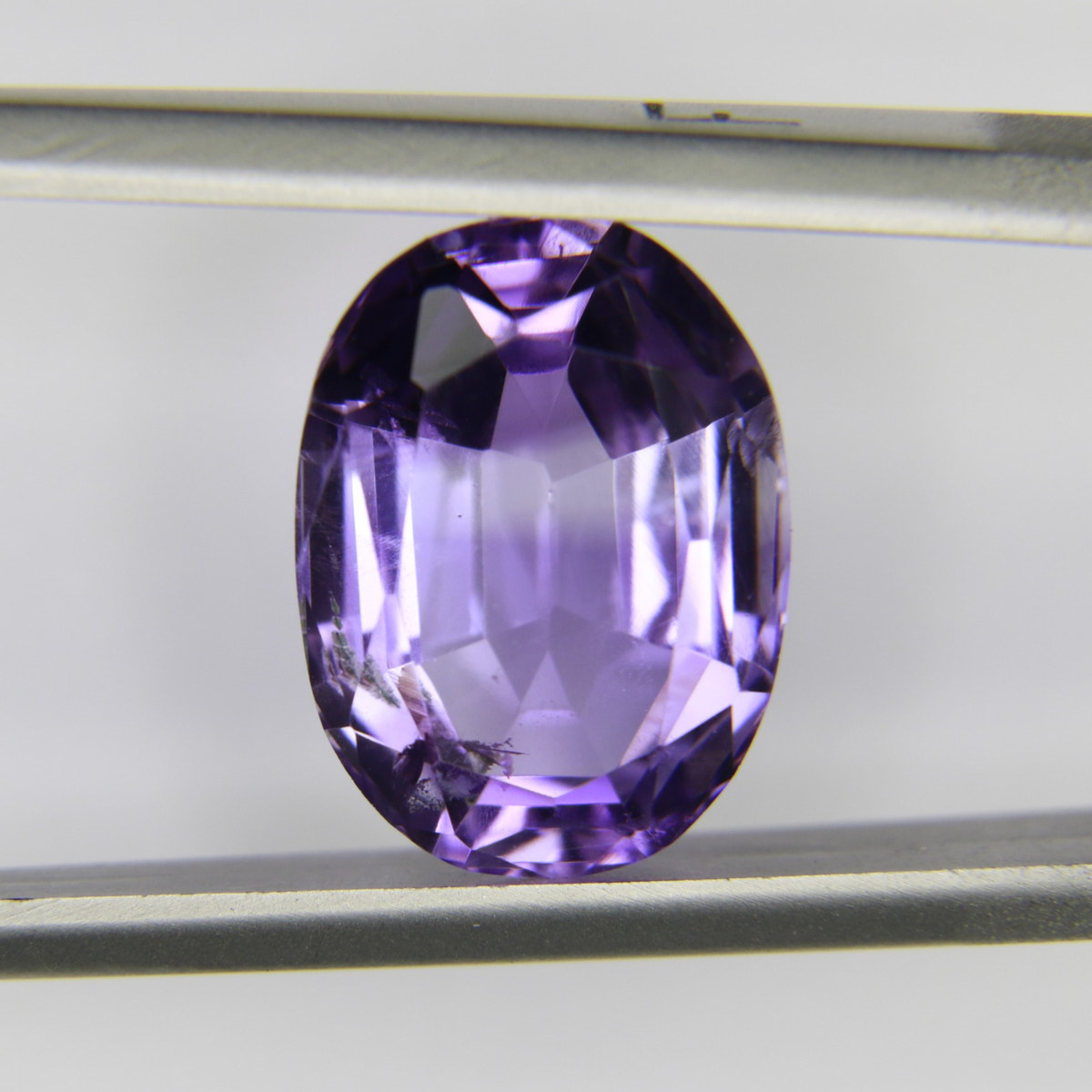 7.00ct faceted Amethyst gemstone - alternate view 3