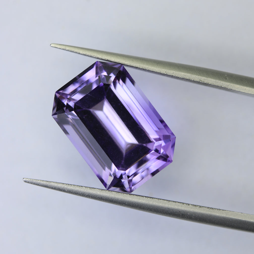 7.1ct faceted Amethyst gemstone - alternate view 2