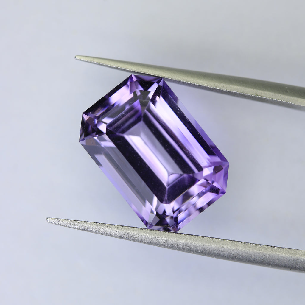 7.1ct faceted Amethyst gemstone - alternate view 3
