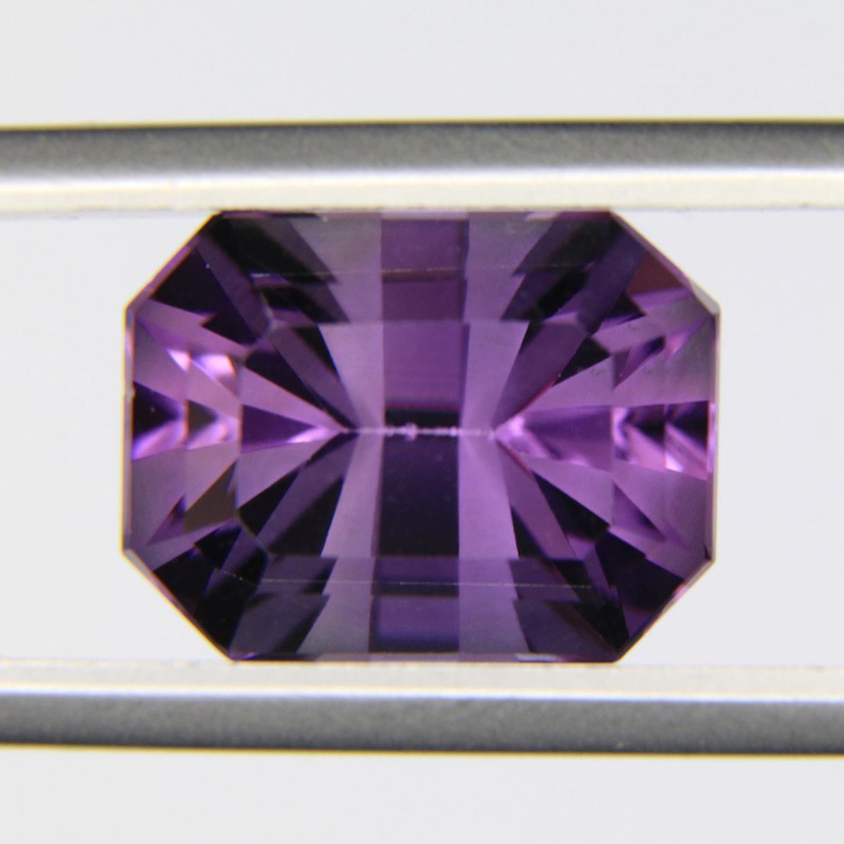 7.22ct faceted Amethyst gemstone - alternate view 3