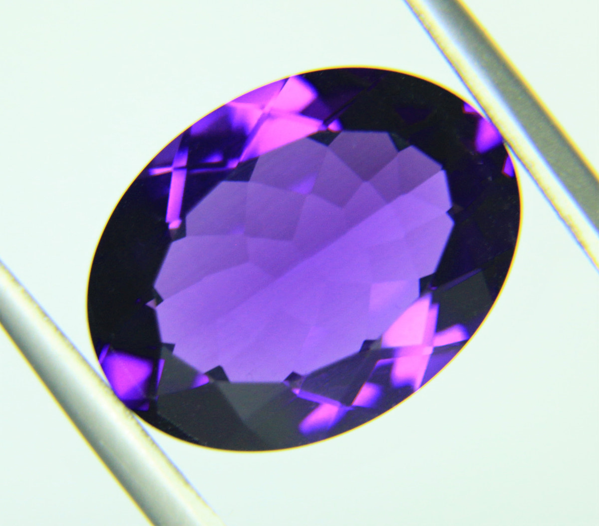 7.28ct faceted Amethyst gemstone - alternate view 2