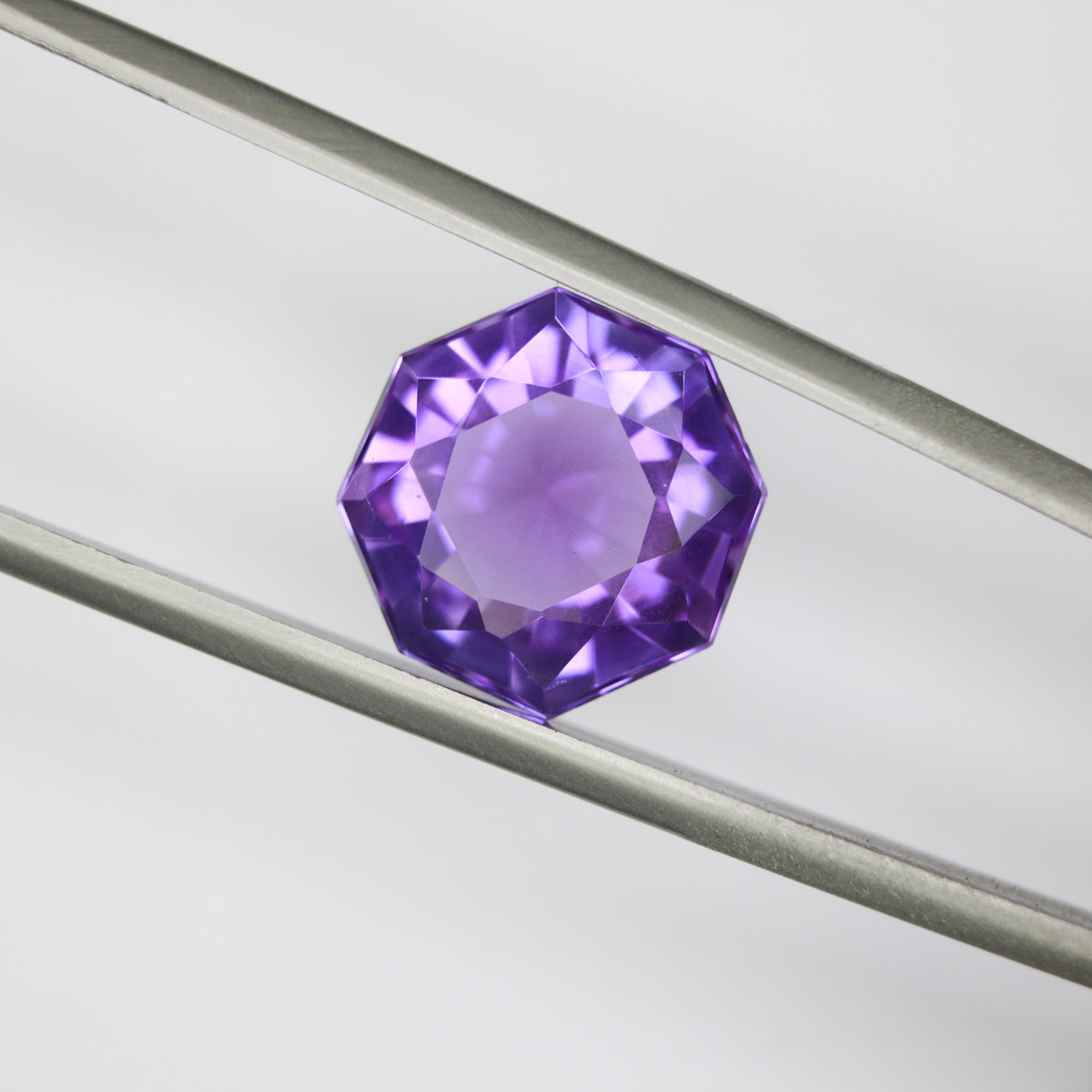 7.43ct faceted Amethyst gemstone - alternate view 2