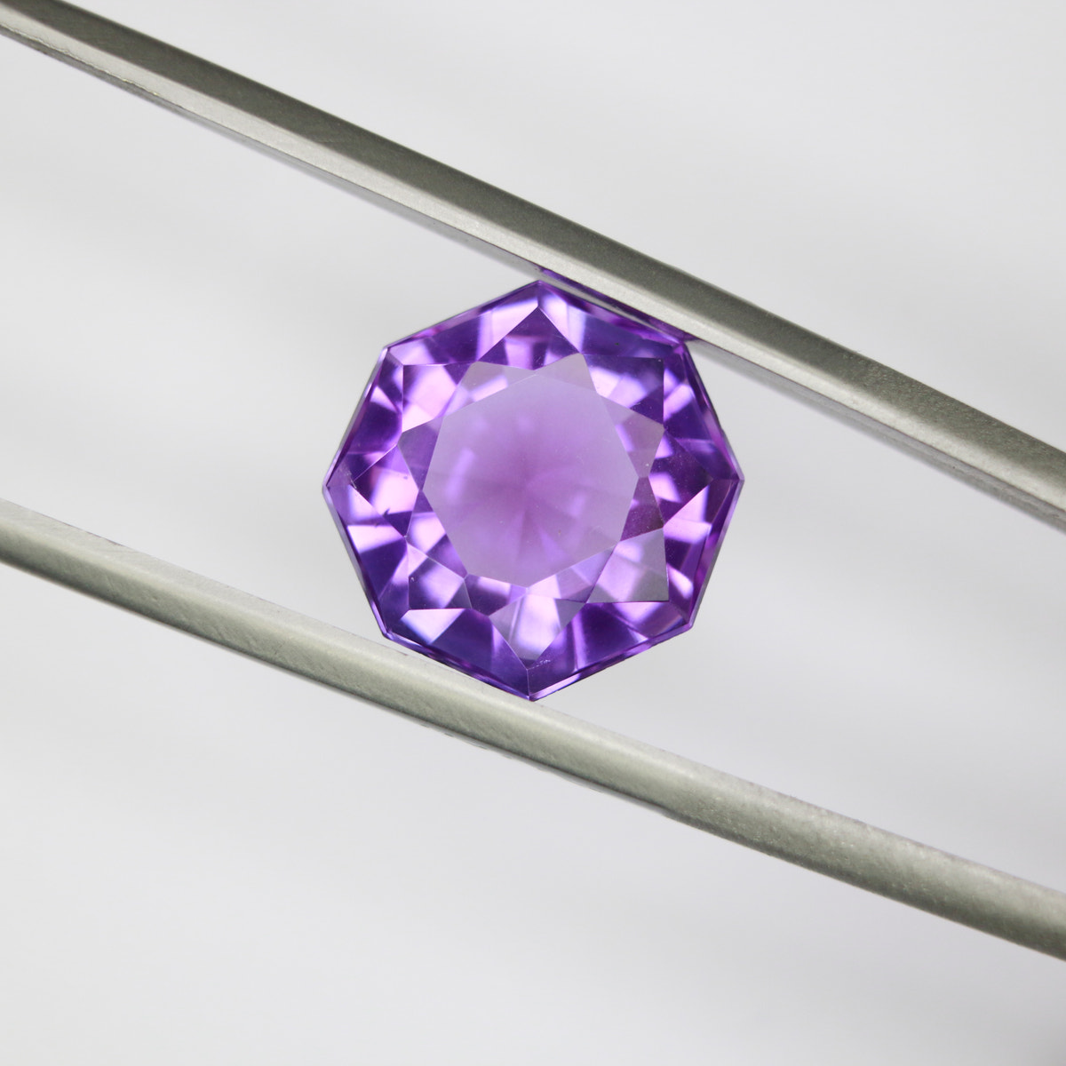 7.43ct faceted Amethyst gemstone - alternate view 3