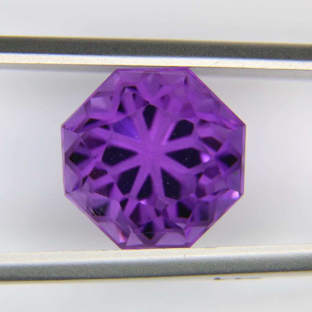 8ct faceted Amethyst gemstone - alternate view 2
