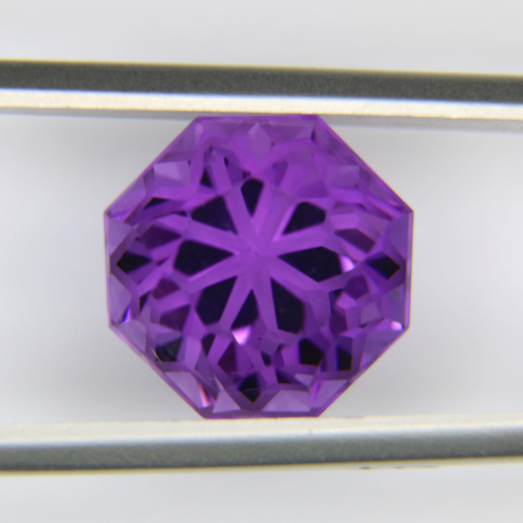 8ct faceted Amethyst gemstone - alternate view 3