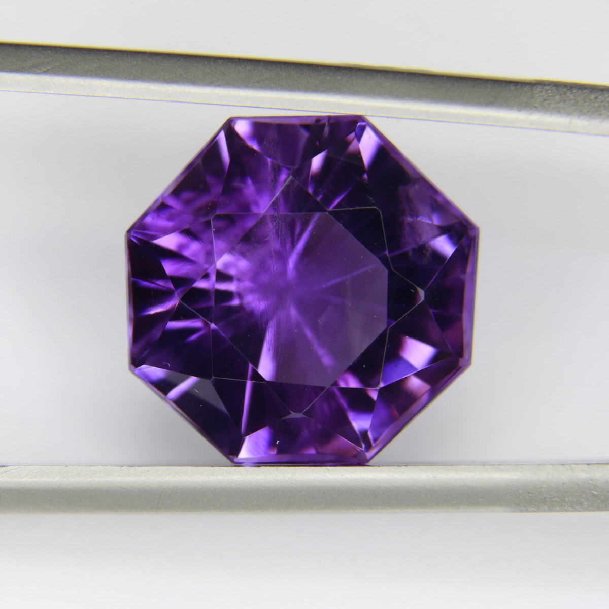 9.37ct faceted Amethyst gemstone - alternate view 2